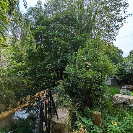 Manoir Des Comtes Bed & Breakfast *
