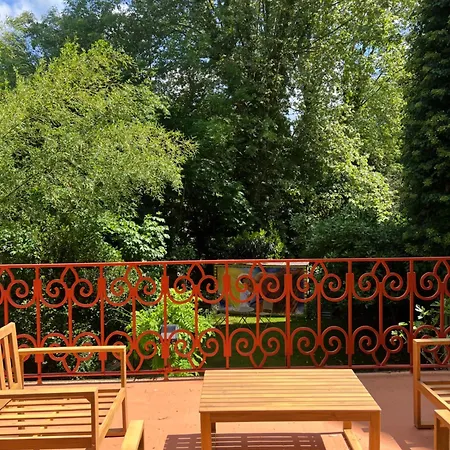 Manoir Des Comtes Bed & Breakfast 3*