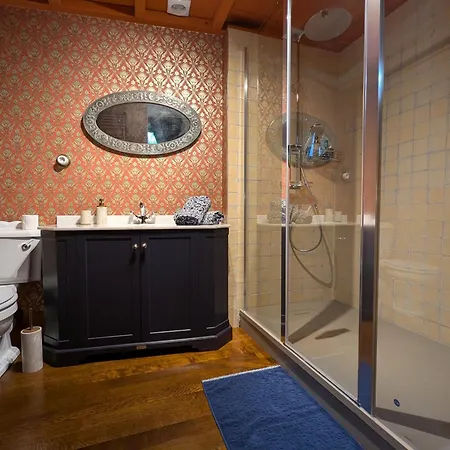 לינה וארוחת בוקר Manoir Des Comtes 3*